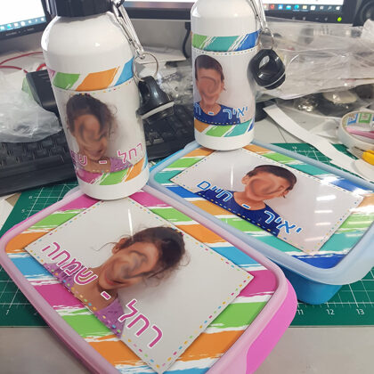 קופסאות אוכל ובקבוקים תואמים